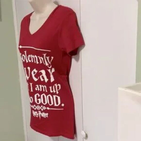 HARRY POTTER Red V Neck Red and White TShirt Kids Youth Medium - Picture 2 of 10